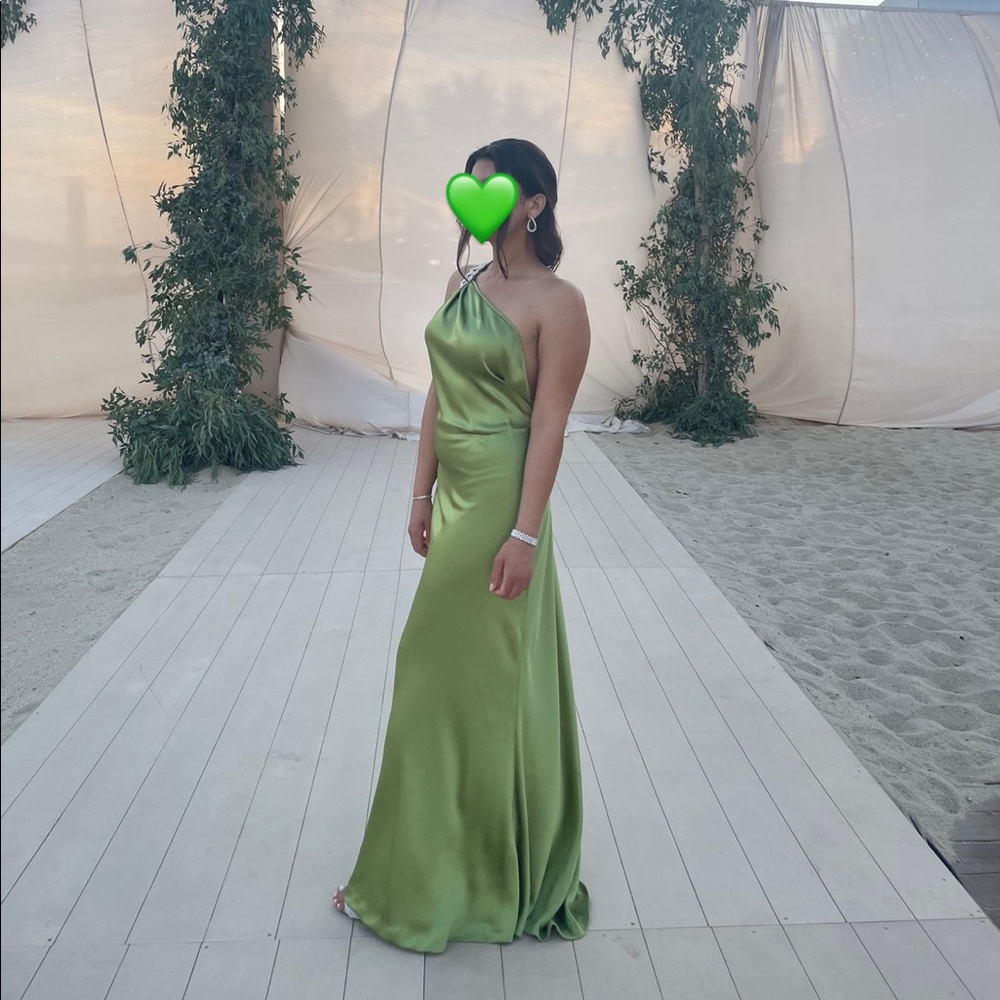 100% Silk Green Slip Dress/Gown💚✨ Fits for sizes 2-4 ONLY WORN ONCE💫